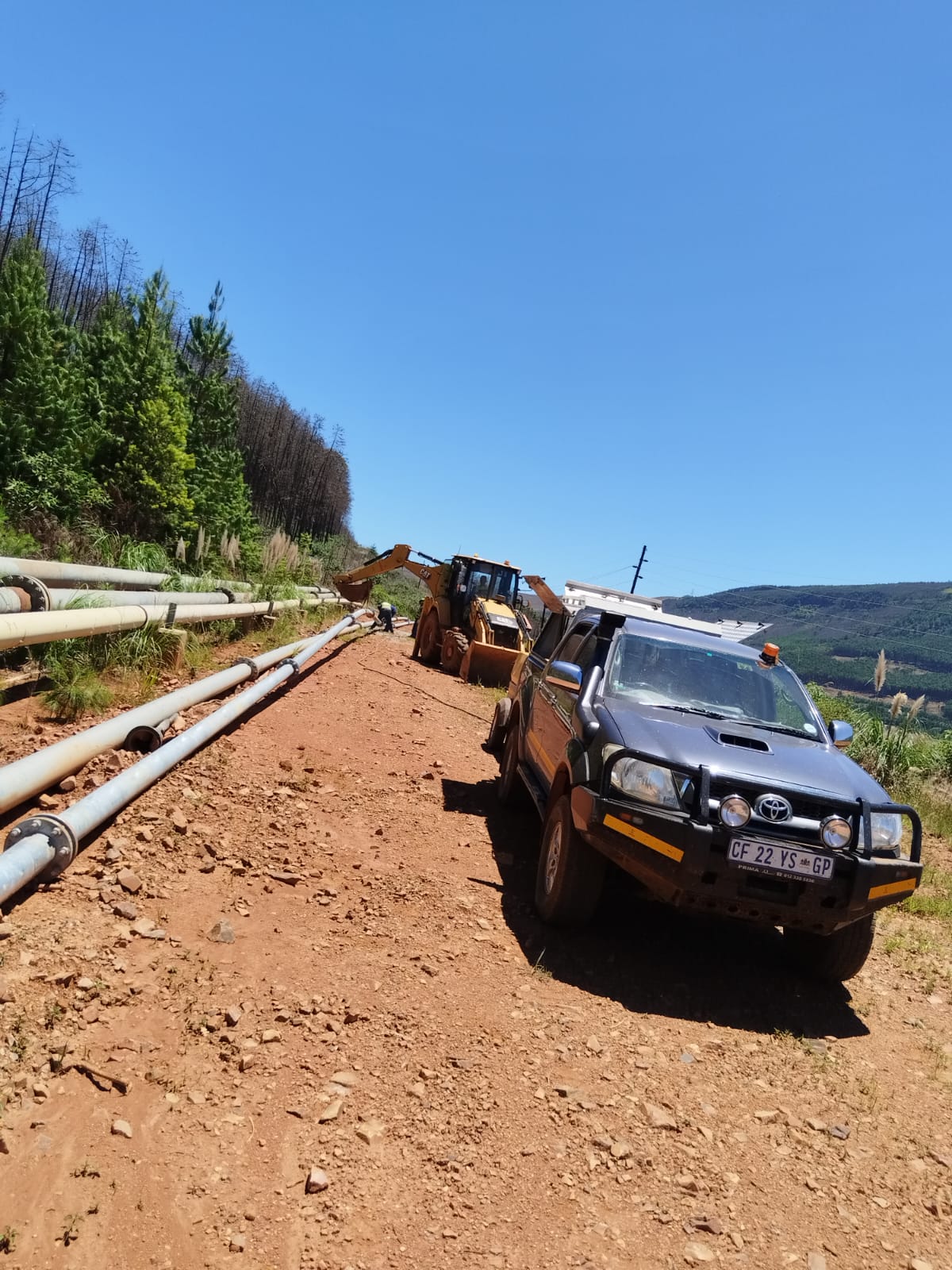 Wetpipe site vehicles and plant on an overland slurry pipeline construction route